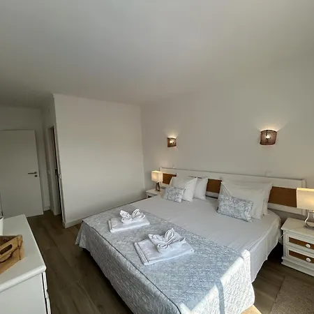 Velamar 411 - 300m Da Αλμπουφέιρα